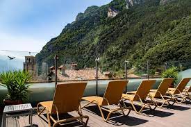 Una porzione di territorio atipica, per clima e morfologia, rispetto ad un contesto trentino determinato da condizioni morfologiche e climatiche di carattere tipicamente alpino; Hotel Antico Borgo Riva Del Garda Aktualisierte Preise Fur 2021
