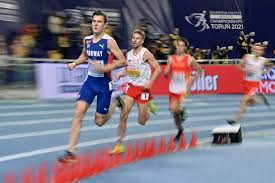 I dag ble han første person som noensinne har vunnet tre strake gull for juniorer i em i terrengløp. Ingebrigtsen Reinstated In 1500m As Thiam Lights Up Euro Indoors Barron S
