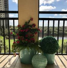 A Key Factor In Using Outdoor Artificial Plants Is Using Them In A Realistic Way This Artificial Plants Outdoor Artificial Plants Decor Artificial Plant Wall