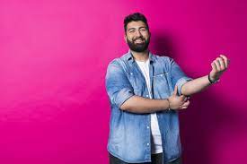 His afghan roots play a major role in the subject matter of his comedy. Nichts Ist Vor Mir Sicher Faisal Kawusi Tanzt An Der Stange Neue Folgen Von Die Presseportal