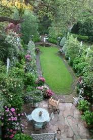 Determining The Size And Shape Of The Garden Www Garden Design Me Charleston Gardens Beautiful Gardens Cottage Garden