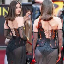 Witness Hailee Steinfeld's perfect butt in revealing spandex pants