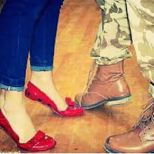 I Wish I Ll Click The Same Pic Like This Army Couple Army Couple Pictures Army Girl
