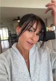 Jessica Stradley's Instagram, Twitter & Facebook