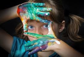 Las habilidades artísticas son ante todo actividades de la mente que involucran el
uso y la transformación de diversas clases