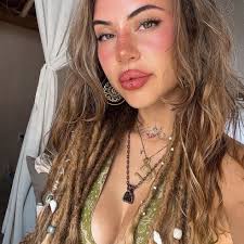 If the tongue is far fetched, it must be a good stretch. By ichigo_chiyoco 