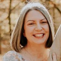 Alexandra Crump's Instagram, Twitter & Facebook