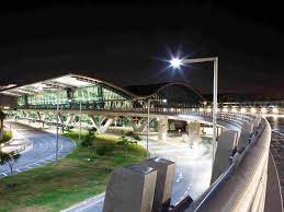 Or does a great airport actually exist? Beste Flughafen Der Welt Hamad International Airport In Doha