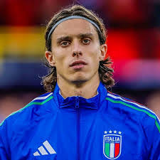 Derrick Hope's Instagram, Twitter & Facebook