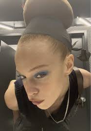 Redheads Rocking Blue Eyeshadow Styles