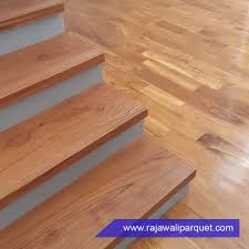 Lantai kayu banyak diminati dan disukai orang karena memberikan nuansa hangat dan nyaman di dalam rumah. 14 Desain Tangga Rumah Ini Makin Kece Dengan Motif Kayu Rajawali Parquet