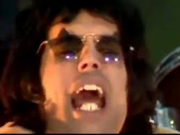 This crowded the rest of his teeth and resulted in his front teeth being pushed forward. What Was Wrong With Freddie Mercury S Teeth Why Didn T He Fix Them Quora