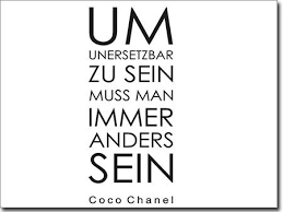 Wandzitat Um Unersetzbar Zu Sein Coco Chanel Zitate Zitat Wand Zitate