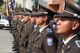 85 jóvenes se graduaron como policías en Manta