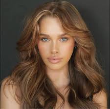 Ginny Grace's Instagram, Twitter & Facebook