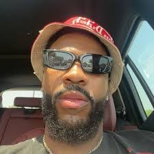 Collin Becker's Instagram, Twitter & Facebook