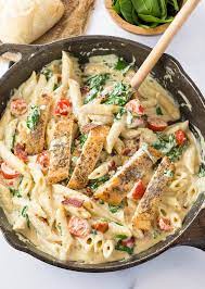 This Loaded Chicken Bacon Spinach Pasta Dish Is Tossed In A Thick And Creamy Garlic Parmesan Sauce It S A Perfect Ble Bacon Pasta Recipes Pasta Dishes Recipes