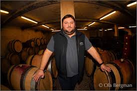 Je profite donc de l'occasion pour vous poster le fameux règlement médiéval établi en 2016 par plusieurs troupes, capitaines et présidents de troupes et validé par la plus grosse majorité des troupes du grand. Bergman S Bourgogne Interview With Jerome Castagnier At Domaine Jerome Castagnier Morey Saint Denis