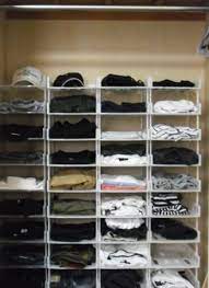 クローゼット収納術 100均のa4トレーで服をスッキリ整理 やす １００均グッズでクローゼットの服を綺麗に収納 クローゼット 収納 収納術 クローゼット 収納術 100均