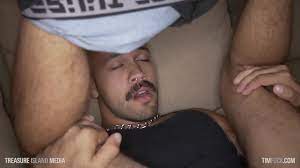 Dev Tyler barely gets his pants off before his hole is up n the air! -  XNXX.COM