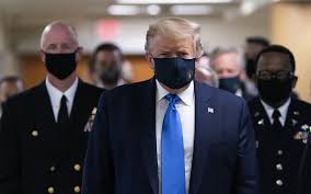 Его высказывания растаскивают на цитаты. Donald Tramp Vpervye Poyavilsya Na Publike V Maske Dlya Zashity Ot Koronavirusa Zhurnal Esquire Ru