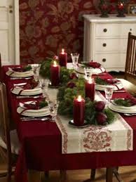 35 Idees Interessantes Pour Un Noel Rouge Et Vert Christmas Dining Table Christmas Centerpieces Christmas Table Decorations