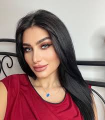 British beauty queen says she was denied US entry over Syrian roots