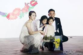 老婆被单男约去看电影 单男给我发来这段视频 老婆在电影院厕所被无套后入内射 不管旁边人来人往还是叫出声 最后浓稠的精液从阴道里往下滴 刺. é»„ç£Šè€å©†å­™èŽ‰é»„ç£Šè€å©†å­™èŽ‰å®¶å¢ƒæ›å…‰ å­™èŽ‰çˆ¶æ¯èƒŒæ™¯