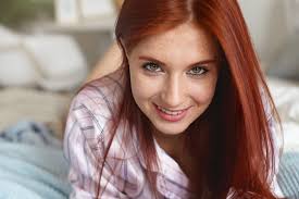 Lascivious mature redhead lia shayde loves masturbating with food. Premium Photo Clueless Mature Tradesman Showing His Empty Pockets