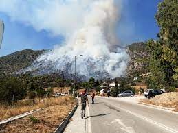 Ειδικότερα, όπως μεταδίδει το loutrakiblog.gr , η φωτιά ξέσπασε στο σχίνο λουτρακίου, καίγοντας δασική έκταση. Fwtia Twra Sto Loytraki Ekkenw8hkan Monasthri Kai Ghrokomeio Binteo