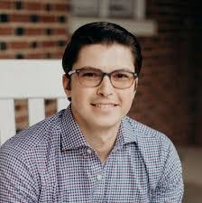 Cara Hooper's Instagram, Twitter & Facebook