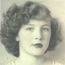 Annie Mott's Instagram, Twitter & Facebook