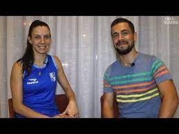 O brasil precisou de muita paciência para virar as bolas, foi bem no fundo de quadra, com camila brait e gabi, esta que cresceu muito nos dois últimos sets, mas não conseguiu parar zhang e careceu de potência e concentração no ataque em momentos decisivos. Fora De Quadra Entrevista Macris P 01 Minas Mundial Melhor Levantadora Inicio Youtube
