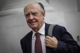 Ministro secretario general de la presidencia, cristián larroulet. Cristian Larroulet Sigue Creyendo En El Oasis Chile Ejemplo Del Exito Y Venezuela Del Fracaso