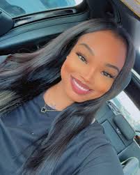 Desiree Davis's Instagram, Twitter & Facebook