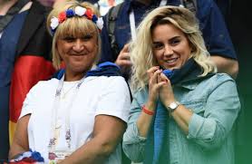 Er steht bei der weltmeisterschaft in russland für frankreich auf dem platz. League Of Wags Footballers Wags Kids Isabelle And Erika