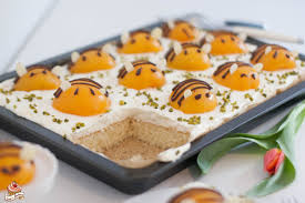 Das Rezept Fur Meinen Bienchenkuchen Oder Auch Spiegeleikuchen Findet Ihr Auf Meinem Blog Einfach Aufs Kuchen Und Torten Rezepte Spiegeleikuchen Backrezepte