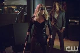 Birds Of Prey Cw Cast Arrow Birds Of Prey Image Ar217b 0143b Pictured L R Caity Lotz As Canary And Katie Cassidy As Laurel Lance Arrow Tv Series Katie Cassidy Arrow Tv