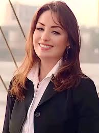 بعض الدروس تؤلمنا لكنها تعلمنا أن لا نكون طيبين اكتر من اللازم.!🥀