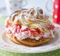 Sylter Windbeutel Mit Erdbeersahne Cream Puff From Sylt Find Great German Recipes In English Http Www Mybestgerman Backrezepte Windbeutel Rezept Lecker