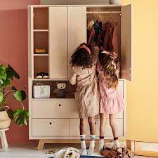 Kinderzimmerschränke bieten ausreichend platz, wenn deine kinder größer werden. Kutikai Kinderschrank Peekaboo Eichenholz Online Kaufen Kidswoodlove