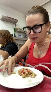 Colitos estamos comiendo saludable por eso hoy le enseñaré a preparar ...