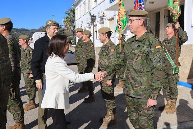 La Moncloa. Robles reitera en Ceuta la unión entre la ciudad autónoma y el  Ejército de Tierra | 26/12/2023 [Prensa/Actualidad/Defensa]