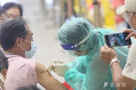 Jun 15, 2021 · 去年曾經訪台的捷克首都布拉格市長, 賀瑞普在推特上發表影片表示，對於台灣疫情變化感到遺憾，也為政治力阻礙疫苗運送到台灣到震驚，他已向. æ·å…‹å®£å¸ƒè´ˆæˆ'3è¬åŠ'ç–«è‹— å¹•å¾ŒæŽ¨æ‰‹åƒè­°é™¢é•· å¸ƒæ‹‰æ ¼å¸‚é•·ç­‰äººæ›¾è¨ªå° é¢¨å‚³åª'