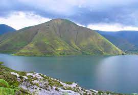 Danau ini merupakan danau terbesar di indonesia dan asia tenggara. Pulau Samosir Pesona Alam Tengah Danau Go Sumatra