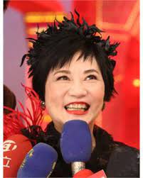 歐漢聲（英語： eddy ou ，1979年7月4日 － ），臺灣 男藝人、主持人、歌手、演員，本名歐陽漢聲 ，暱稱歐弟。 1996年，以男子團體「四大天王」出道，然而因當中兩位團員入伍服役而宣告解散。 1998年，與羅志祥另組團體「羅密歐」，亦因其入伍而解散。 退伍之後，歐漢聲以個人姿態在娛樂圈活動。 å¼ å°ç‡•ä¸ªäººèµ„æ–™ç®€åŽ†æ¡£æ¡ˆ ä¸»æŒäºº å¨±ä¹ æ‰‹æœºå‰çž»ç½'