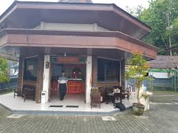 Ung thư vòm họng là căn bệnh ác tính xuất hiện khi một hoặc một vài tế bào biểu mô trong vòm ung thư vòm họng rất nguy hiểm bởi căn bệnh này rất khó phát hiện nhưng lại có diễn biến rất nhanh. Mengunjungi Ciam Si Di Gunung Kawi Tempat Ritual Kaum Lintas Iman Kumparan Com