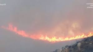 Σύμφωνα με την πυροσβεστική για την κατάσβεση της πυρκαγιάς επιχειρούν 15. Z7yzetm5wsxuum
