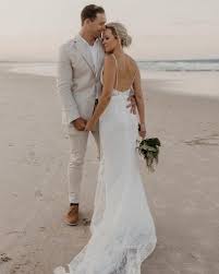 Men S Wedding Attire 18 Best Suits 2022 Guide Faqs Mens Beach Wedding Attire Beach Wedding Attire Wedding Groomsmen Attire