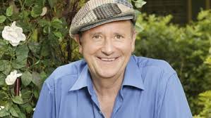 Изучайте релизы harry cooper на discogs. Tv Vet Harry Cooper Thinks The Queen Is A Lovely Lady But Australia Needs To Cut The Ties
